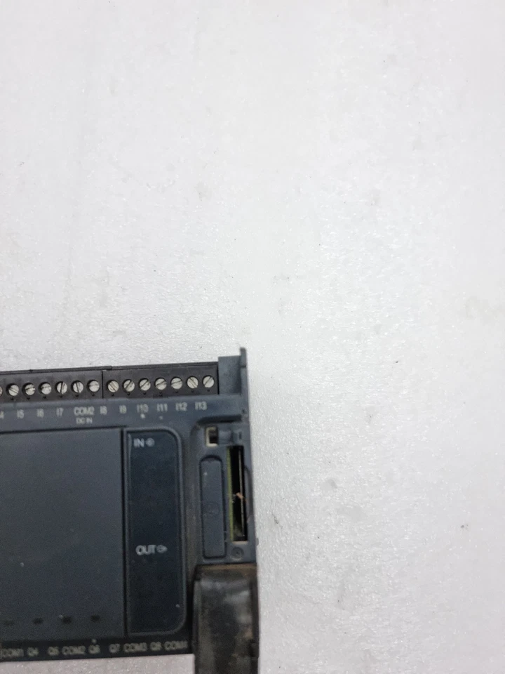 Schneider Electric Modicon M241 TM241CE24R Relay Out Module (Light Blink)